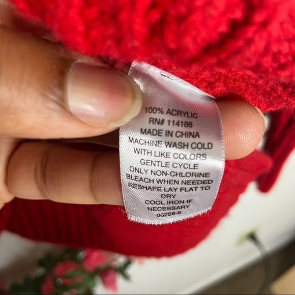 A New Approach a.n.a Red V-Neck Crochet Pattern Knit Sweater Long Sleeve Medium - Picture 4 of 7